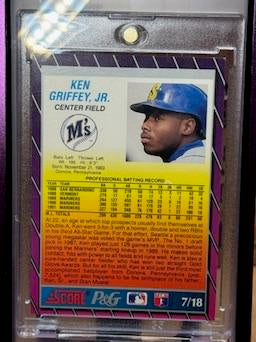 1992 Score Procter & Gamble #7 Ken Griffey Jr. w/ Case